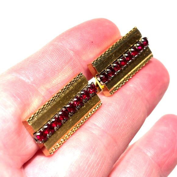 Vintage Mid Century Textured Gold Cufflinks rectangles with red rhinestones - Picture 7 of 7